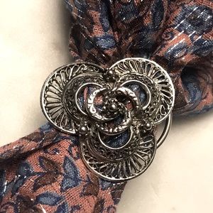 Retro scarf clip